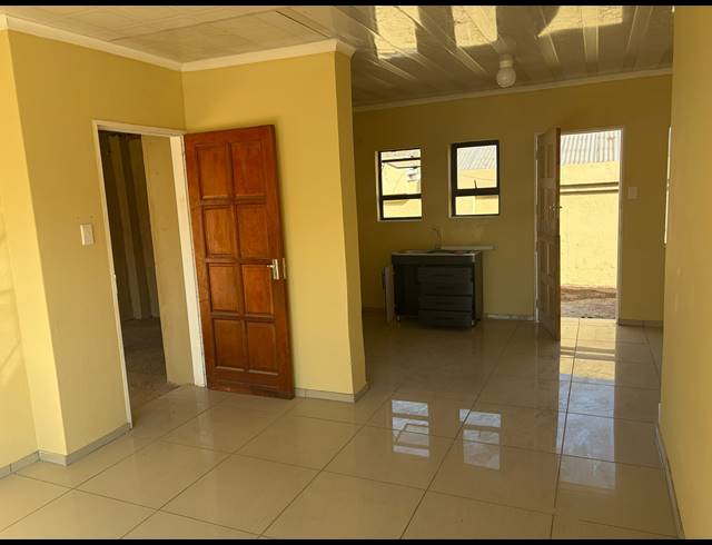 2 BEDROOM HOUSE FOR SALE IN ROSSLYN